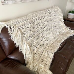 Marge Carson Woven Crochet Knit Fringe Cream Off White Throw Blanket Decorative